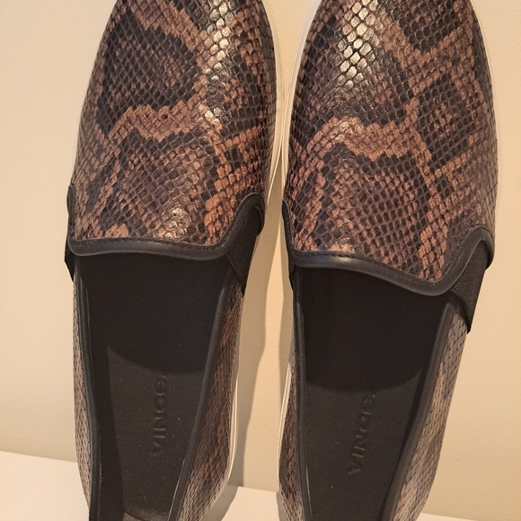 VINCE CAMUTO SHOES - Picture 1 of 6